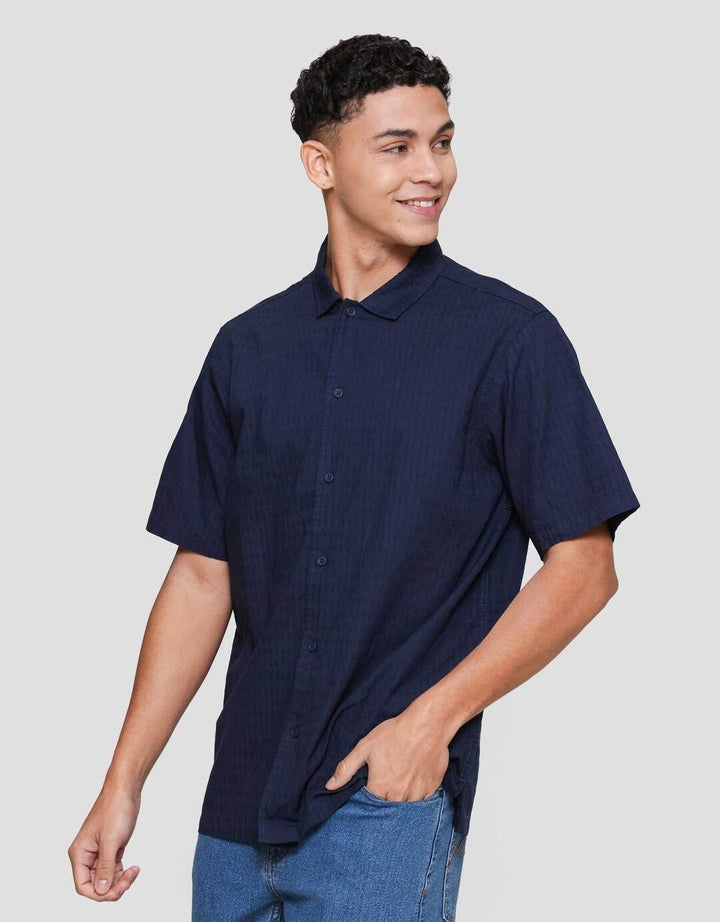 Cole Dobbie Texture Kemeja Pria