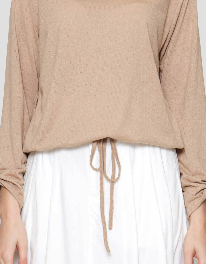 Connexion Cot Poly Tekstur Drastring Kaos Wanita