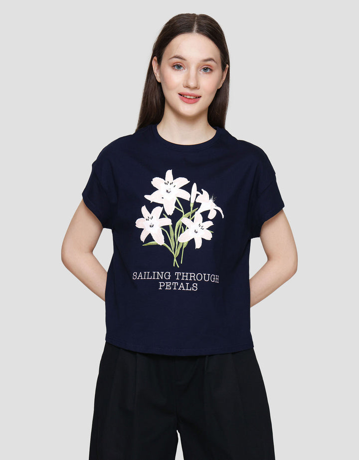 Connexion Print Lily Flowers Kaos Lengan Pendek Wanita