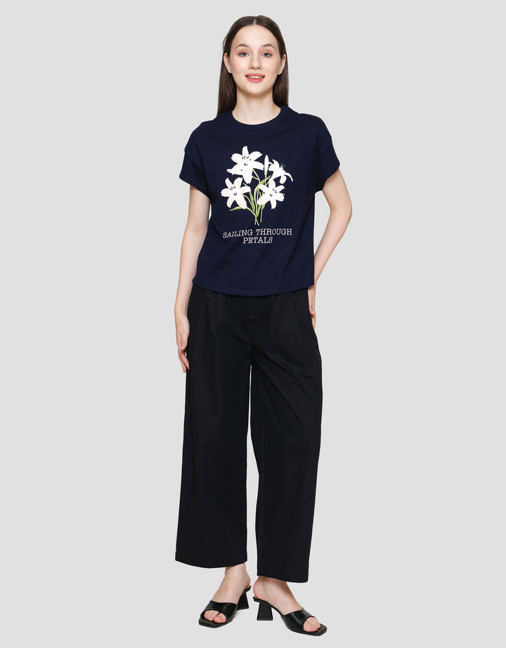 Connexion Print Lily Flowers Kaos Lengan Pendek Wanita