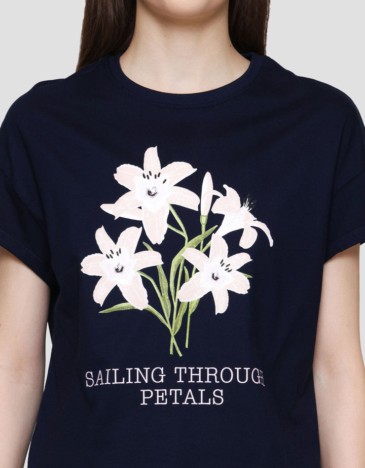 Connexion Print Lily Flowers Kaos Lengan Pendek Wanita