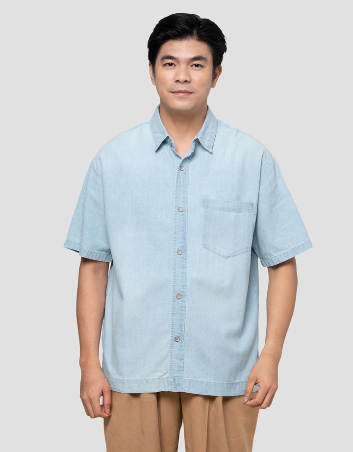 Nevada Plain Regular With Pocket Kemeja Denim Pria