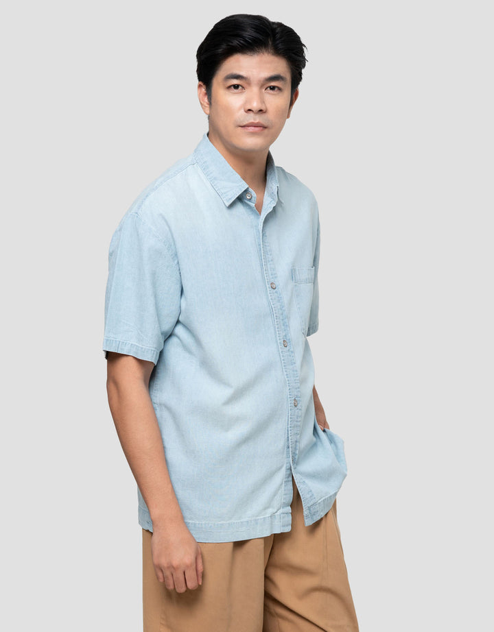 Nevada Plain Regular With Pocket Kemeja Denim Pria