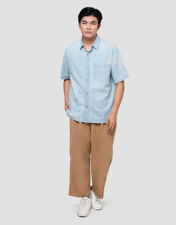 Nevada Plain Regular With Pocket Kemeja Denim Pria