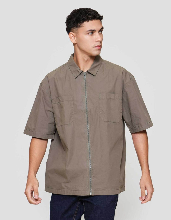 Nevada Paper Touch Full Zipper With Pocket Reg Collar Kemeja Pria