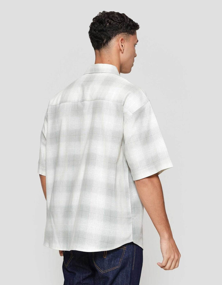 Nevada Checked With Small Print Reg Collar Kemeja Oversize Pria