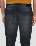 Nevada Spray Washed Tapered Fit Celana Denim pria