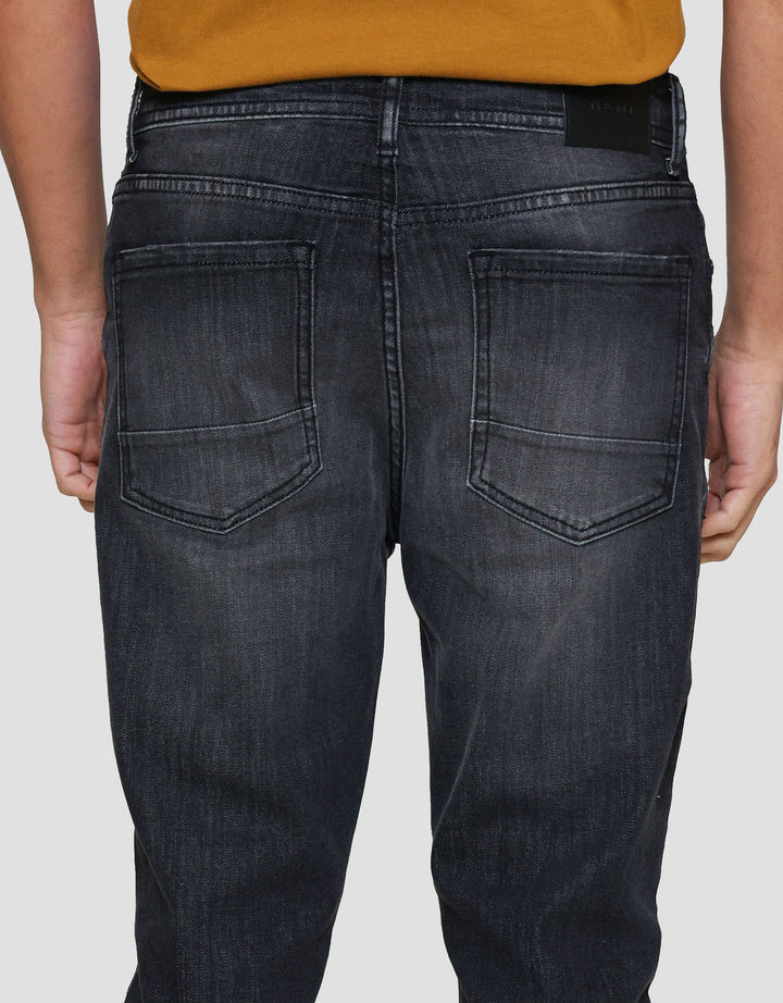 Nevada Spray Washed Tapered Fit Celana Denim pria