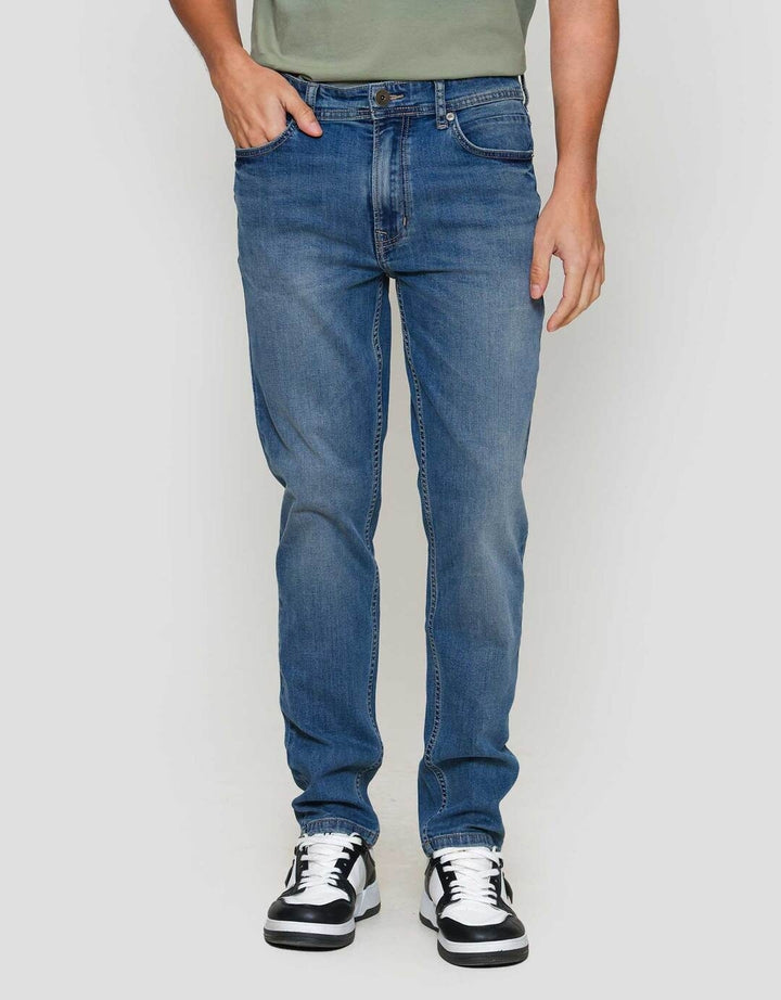 Nevada Spray Washed Tapered Fit Celana Denim pria