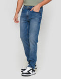 Nevada Spray Washed Tapered Fit Celana Denim pria