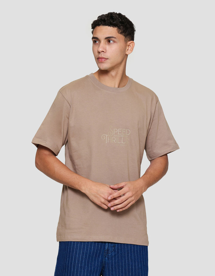 Nevada Print Hd - Speed Thrills Kaos Pria