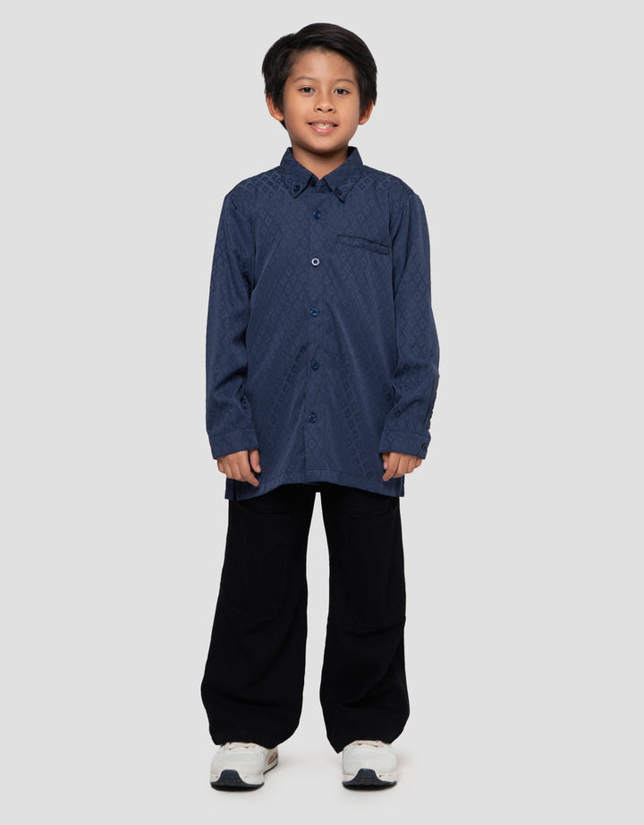 Exit Kids Sarimbit Rengkuh Koko Anak Laki-laki
