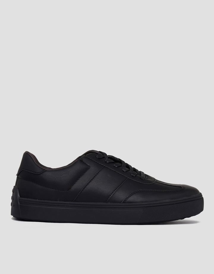 Cole Sepatu Sneakers Jones Pria