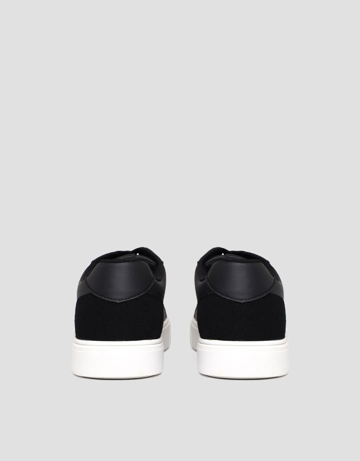 COLE SEPATU SNEAKERS RHODE PRIA