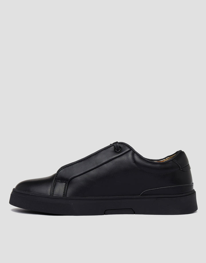 COLE SEPATU SNEAKERS ROB PRIA