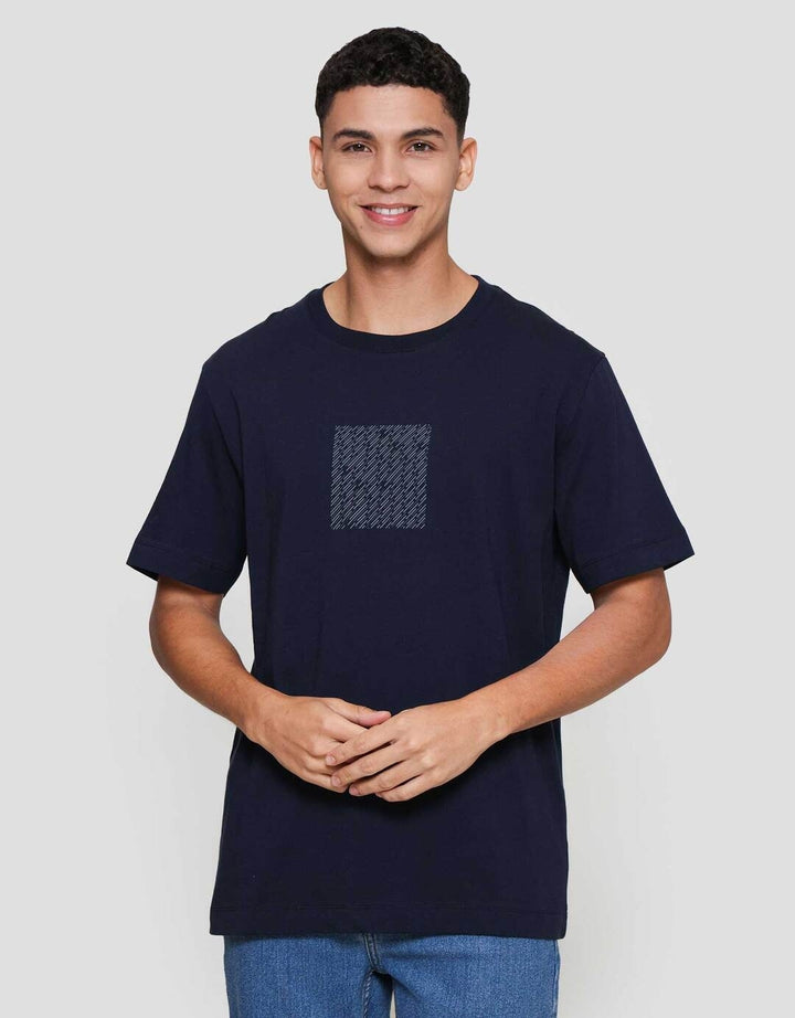 Cole Graphic Small Print Hd Diagonal Kaos Pria