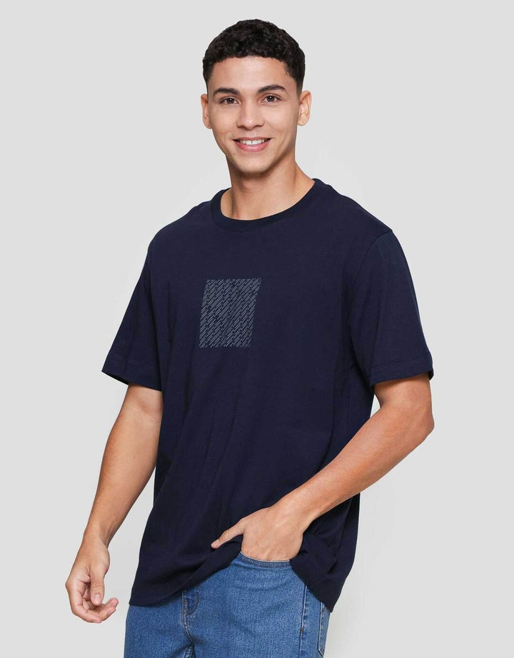 Cole Graphic Small Print Hd Diagonal Kaos Pria