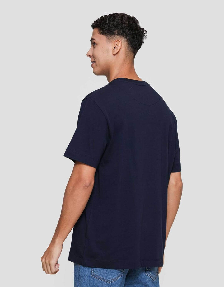 Cole Graphic Small Print Hd Diagonal Kaos Pria