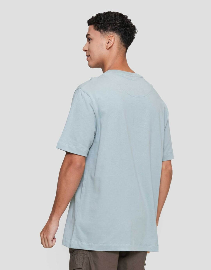 Cole Graphic Small Print Hd Diagonal Kaos Pria