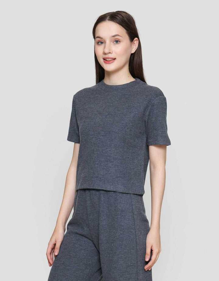 Nevada Solid Sueding Knit Kaos Crop Wanita