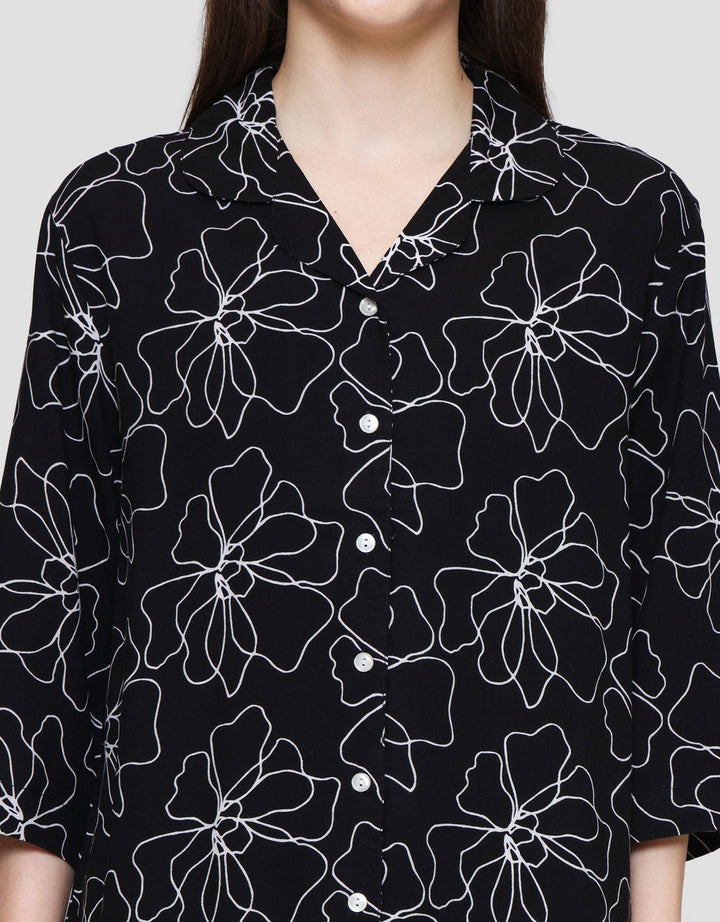 St. Yves Woven Outline Flower Setelan Piyama Wanita