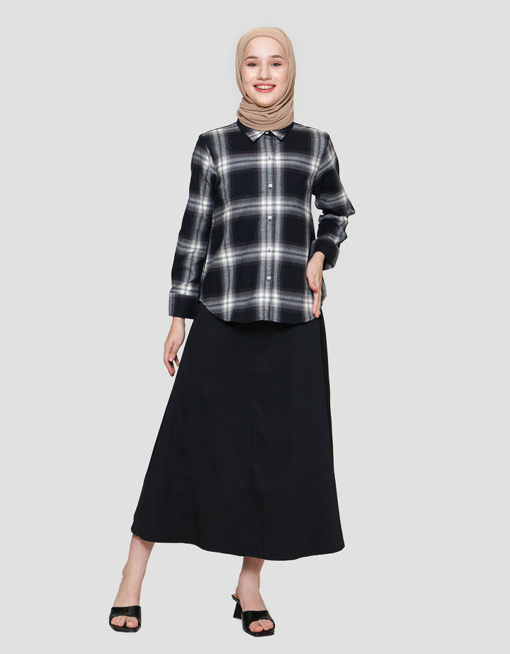 Annisa Plaid Flanel Boxy Shirt Kemeja Wanita