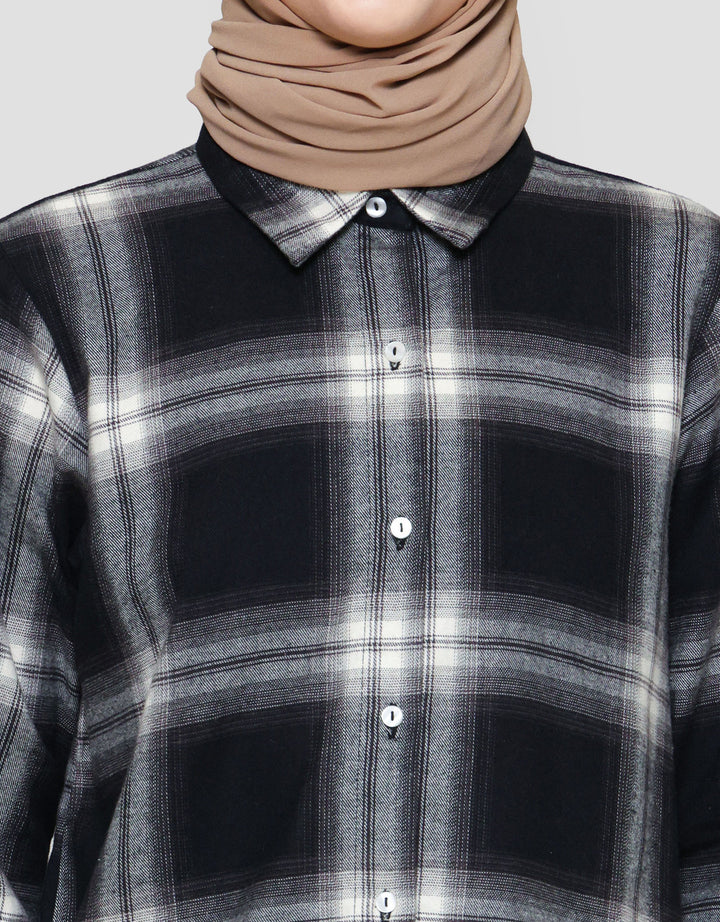 Annisa Plaid Flanel Boxy Shirt Kemeja Wanita