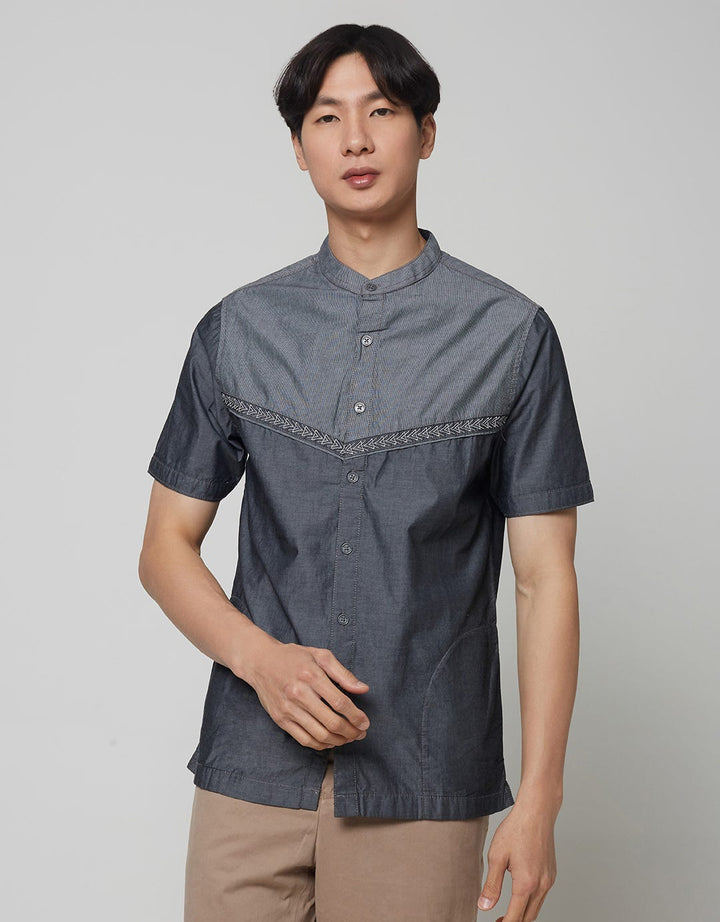 Cardinal Jeans Kemeja Koko Lengan Pendek V Print