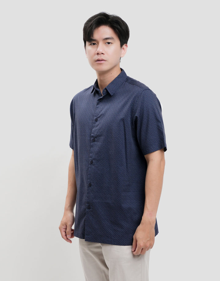 Cole Aop Chained Kemeja Pria