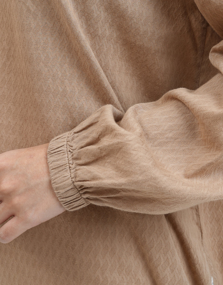 Expand Refana Blouse Wanita