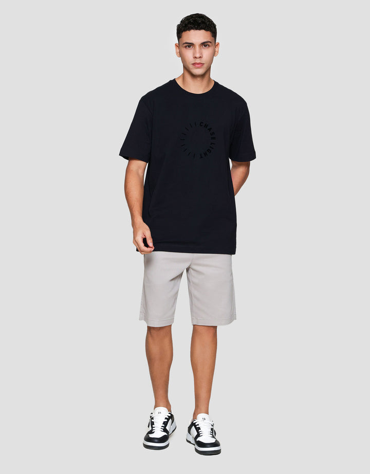 Cole Graphic Flocking Round Chase Kaos Pria