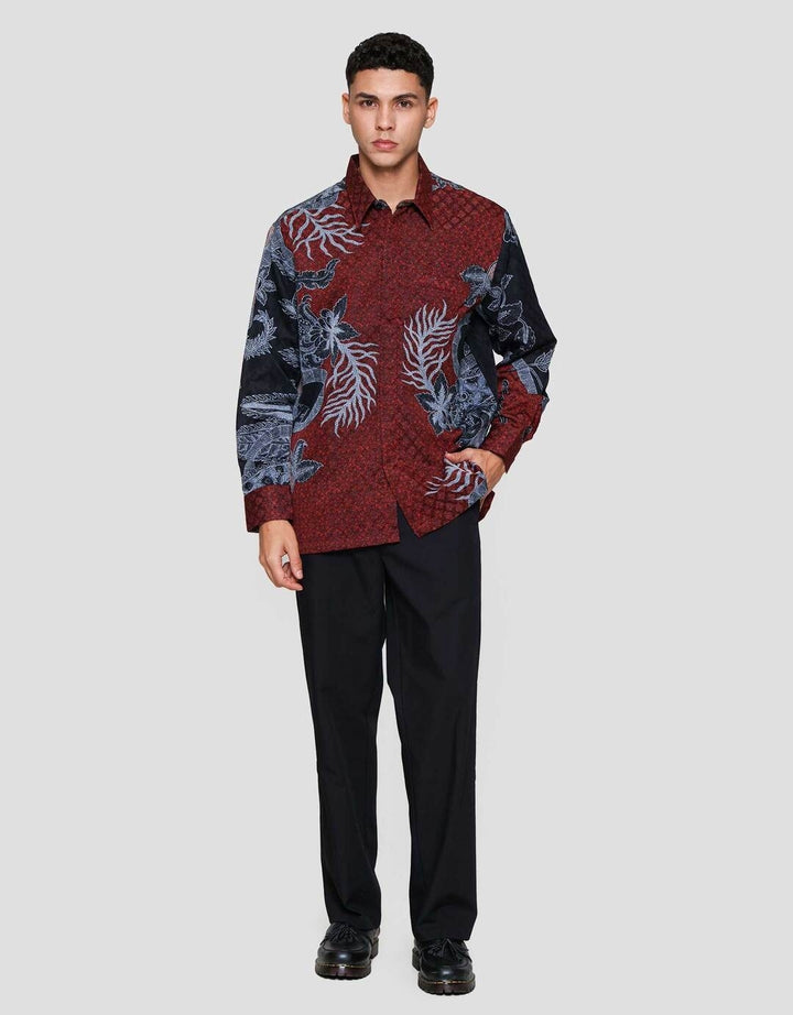 Arjuna Weda Reg Fit Pasung Keris Kemeja Batik Pria