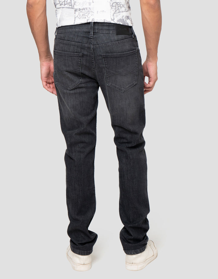 Nevada Slim Fit Basic Spray Whisker Celana Denim Pria