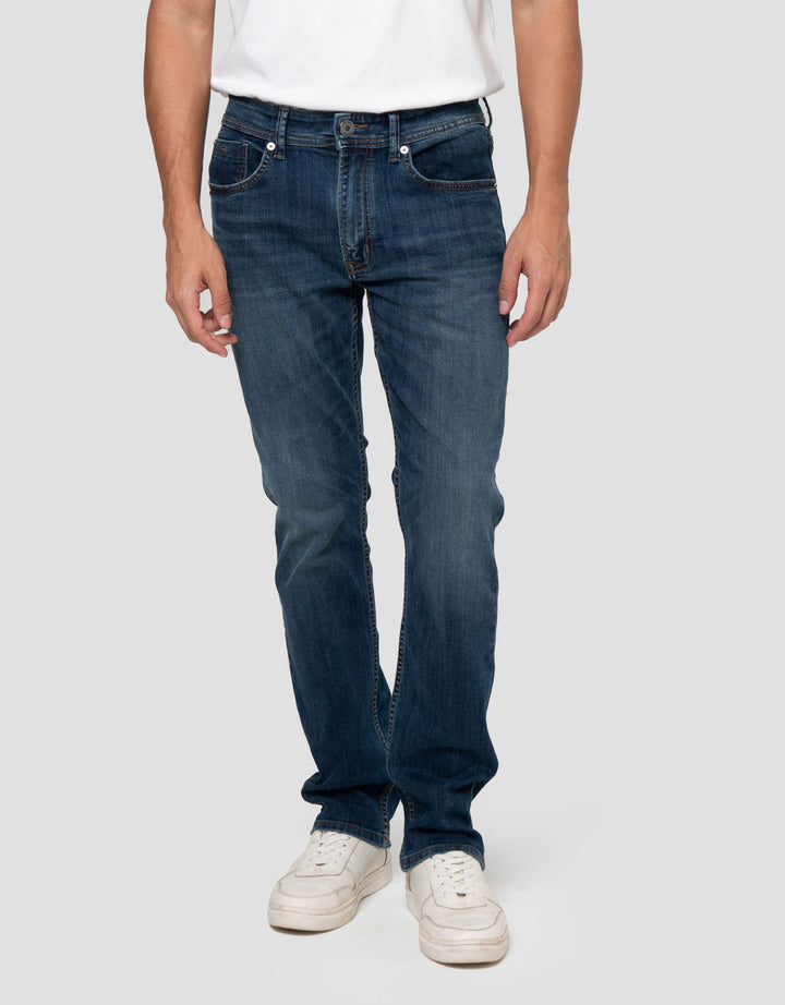 Nevada Slim Fit Basic Spray Whisker Celana Denim Pria