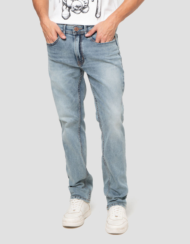 Nevada Slim Fit Basic Spray Whisker Celana Denim Pria