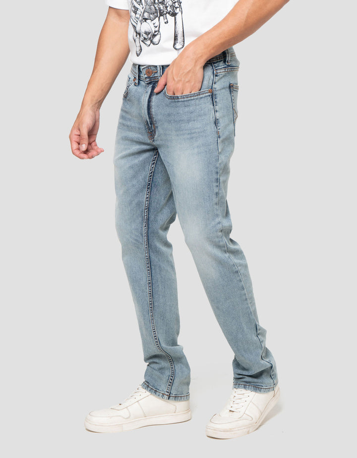 Nevada Slim Fit Basic Spray Whisker Celana Denim Pria
