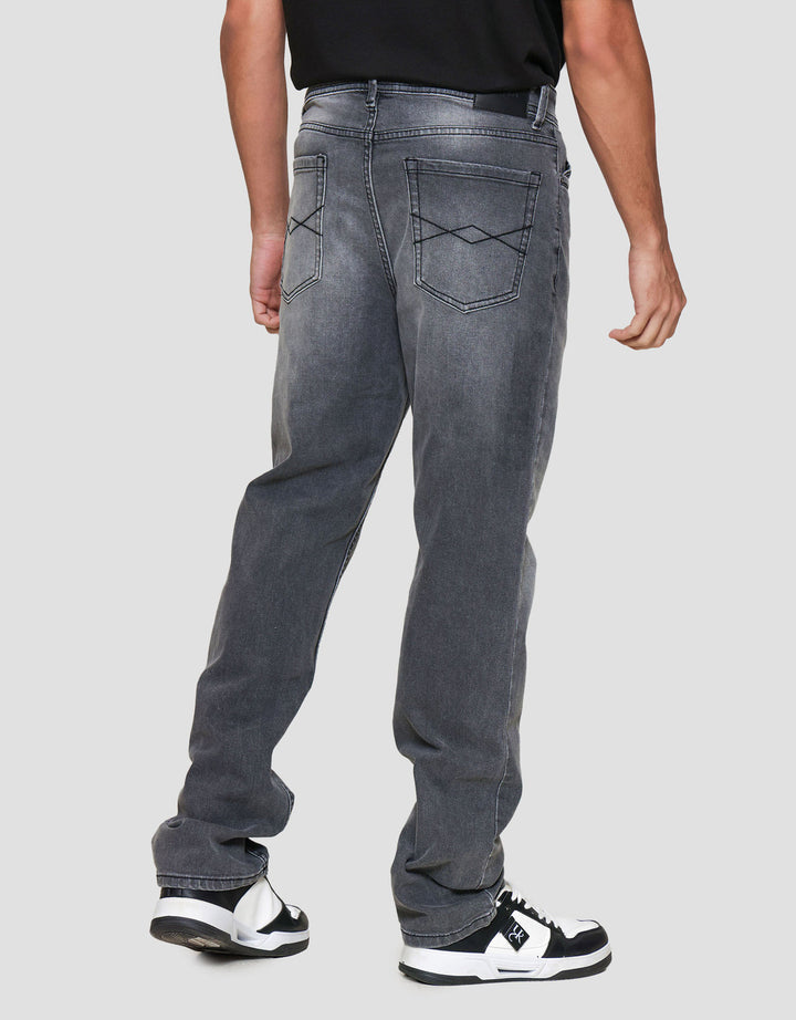 Nevada Regular Fit Basic Celana Denim Pria