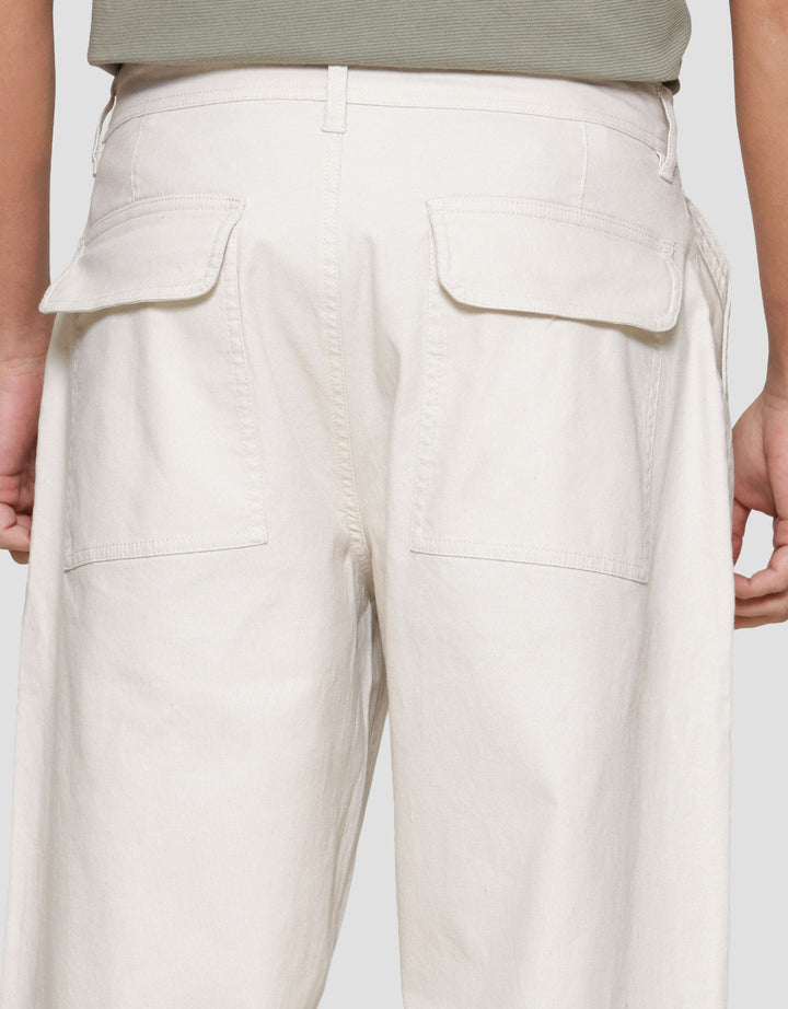 Nevada Patch Pocket Regular Fit Celana Chinos Pria