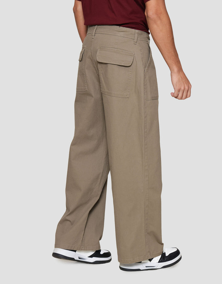 Nevada Patch Pocket Regular Fit Celana Chinos Pria