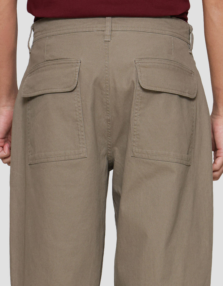 Nevada Patch Pocket Regular Fit Celana Chinos Pria