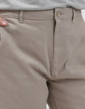 Nevada Woven Celana Chinos Slim Pria