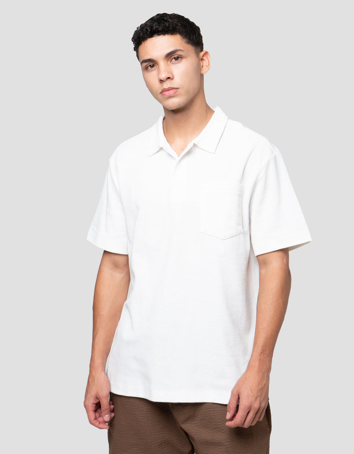 Cole Solid Texture Masdut Waffle Pocket Kaos Polo Pria