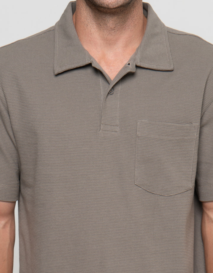 Cole Solid Texture Masdut Waffle Pocket Kaos Polo Pria
