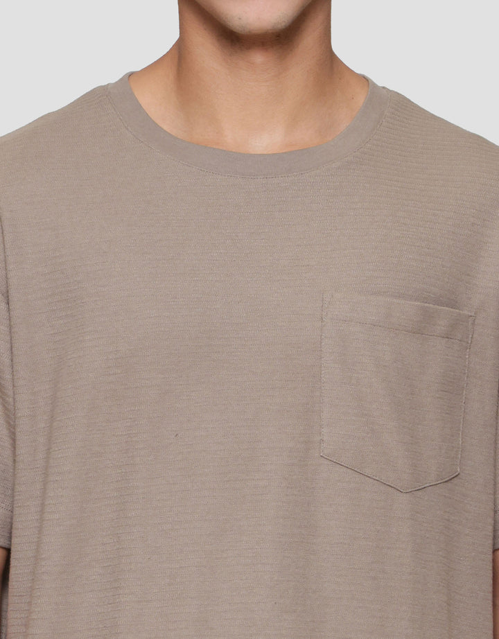 Cole Solid Texture Mess Roundneck Pocket Kaos Pria