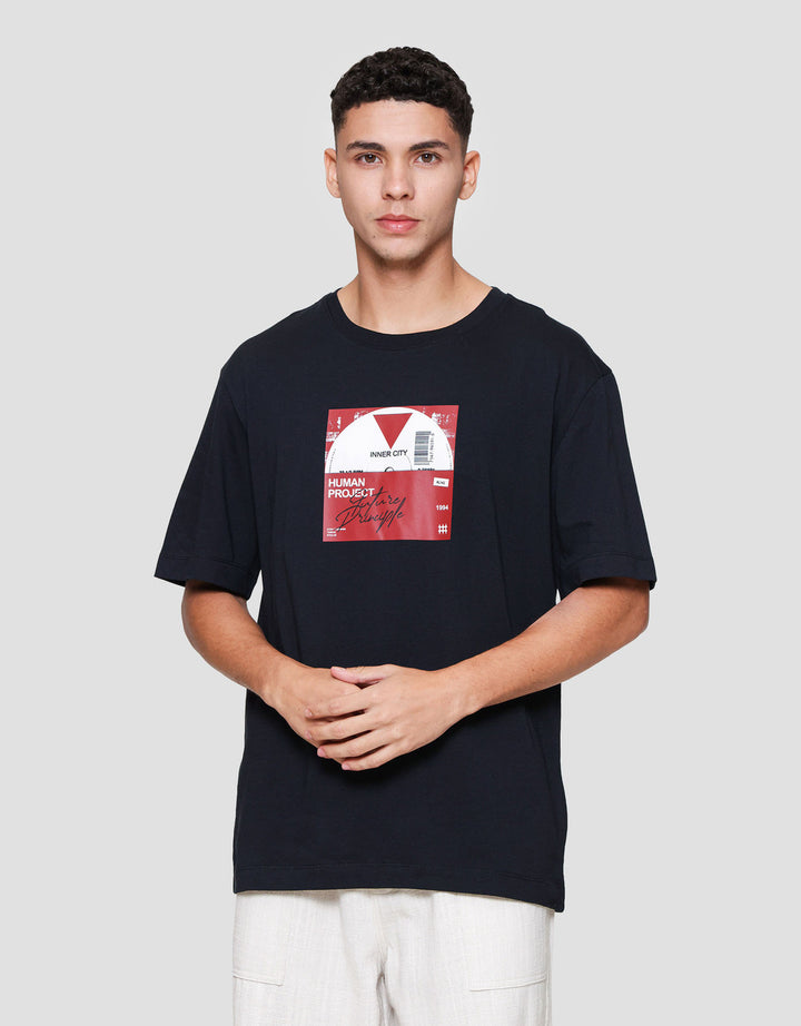 Cole Graphic Disc Plastisol Print Reg Fit Kaos Pria