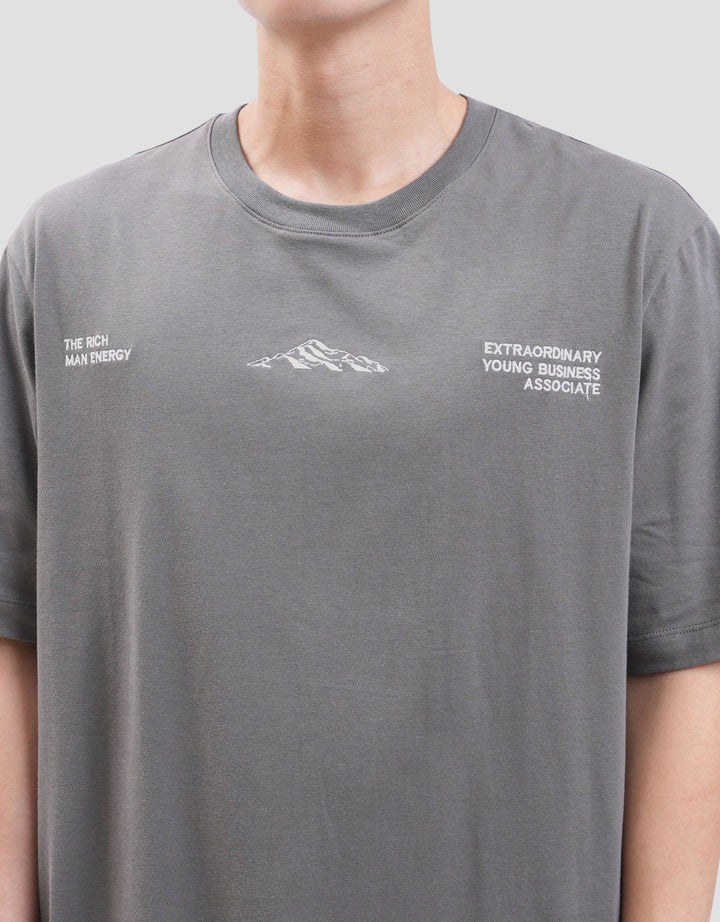 Cole Graphic Mountain Embroidery Reg Fit Kaos Pria