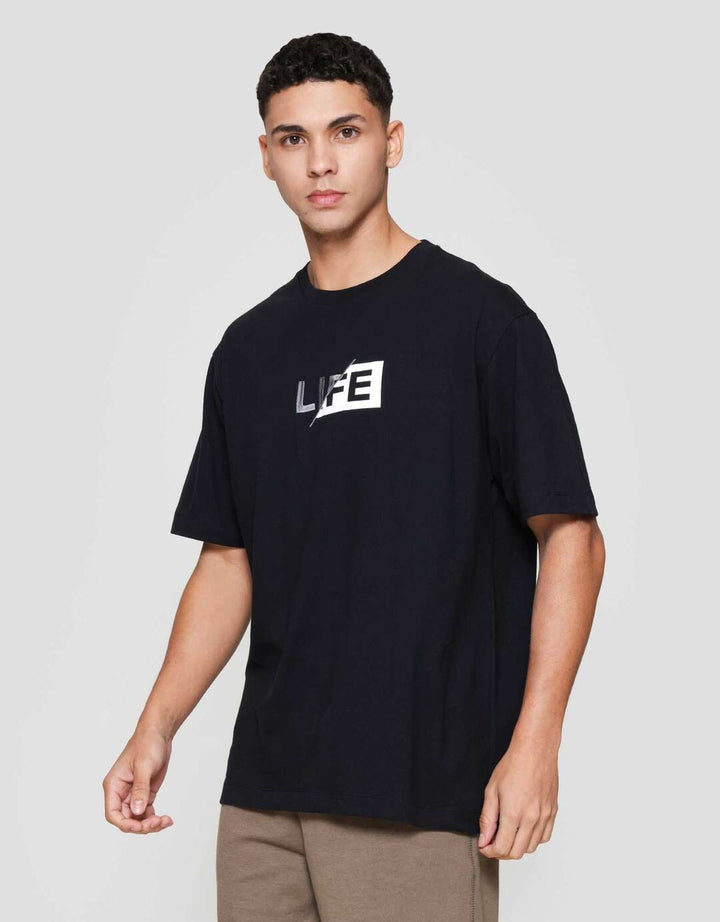 Cole Graphic Embroidery Life Reg Fit Kaos Pria