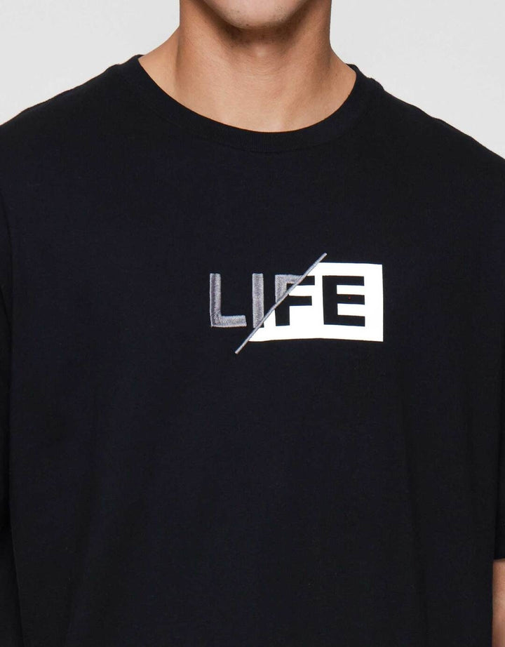 Cole Graphic Embroidery Life Reg Fit Kaos Pria