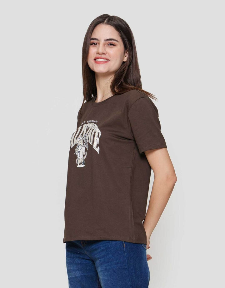 Nevada Calistate Kaos Wanita