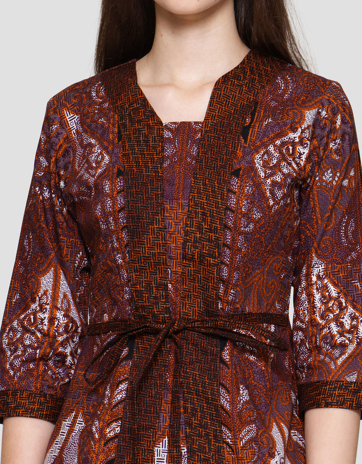 Arjuna Weda Sawat Latar Blouse Batik Wanita
